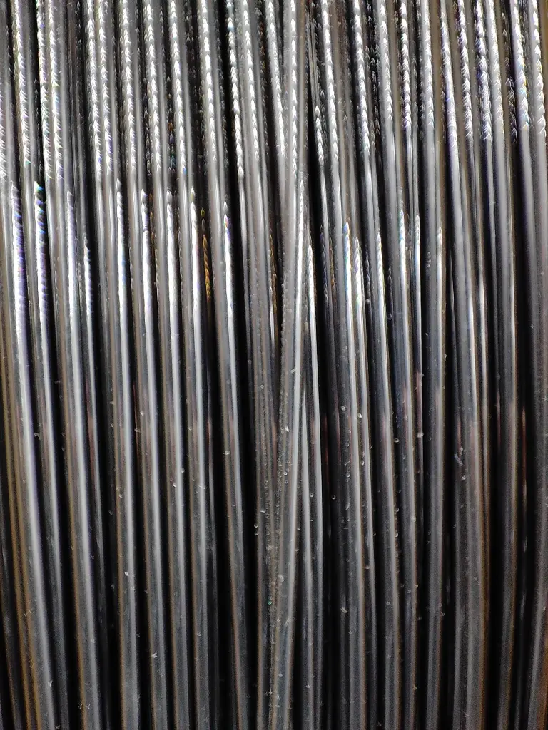 HTPET+ Carbon Red Black (cardboard) - zoom.webp